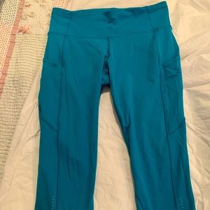 Luxtreme Lululemon crop pants.